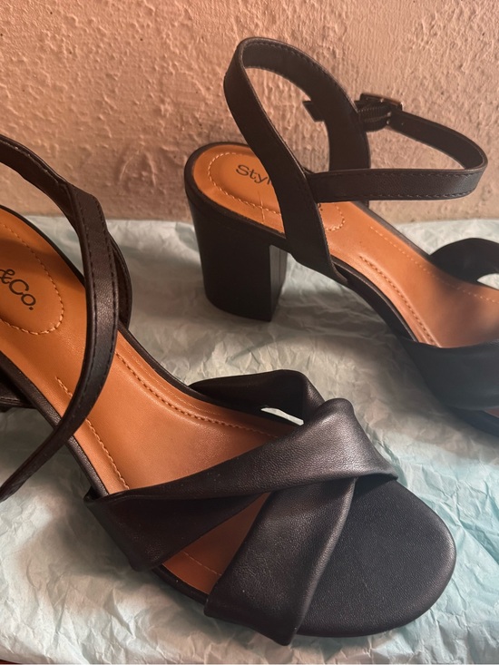 Style & Co. Shoes - Black leather blocked heel sandals. Size 6. Pipperr by Style & Co.